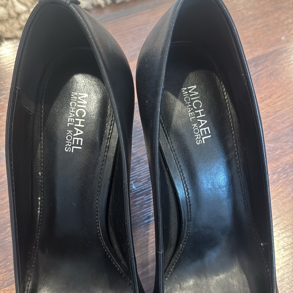 Michael kors black heels - Picture 3 of 6